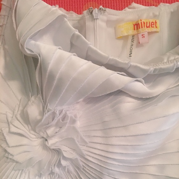 Minuet white dress - Picture 3 of 3